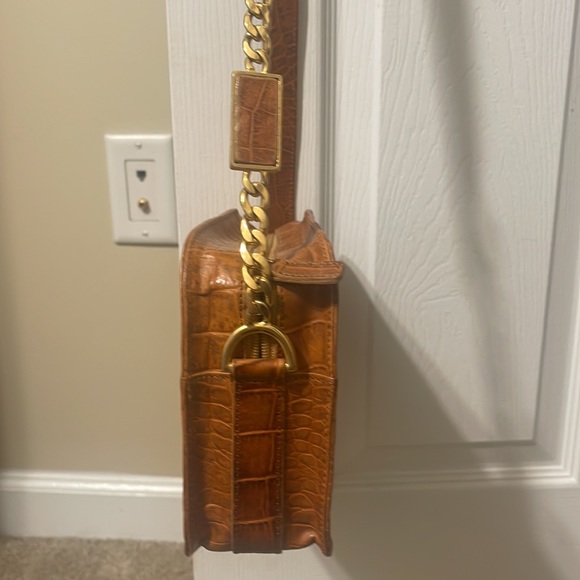 Oro Vittadini burnt orange embossed crocodile cross shoulder bag - Picture 3 of 8